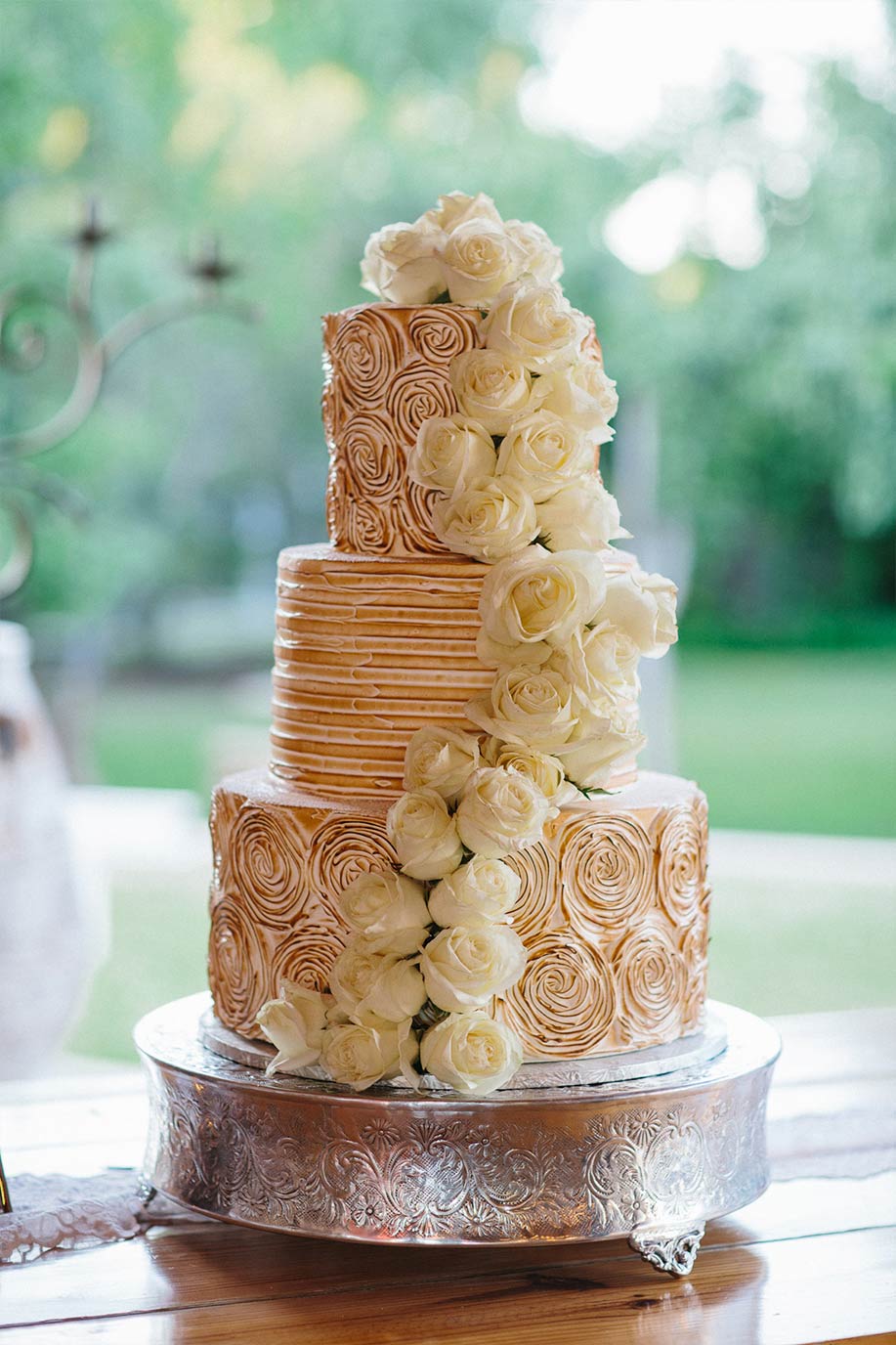 La Dunni wedding cake with white flowers