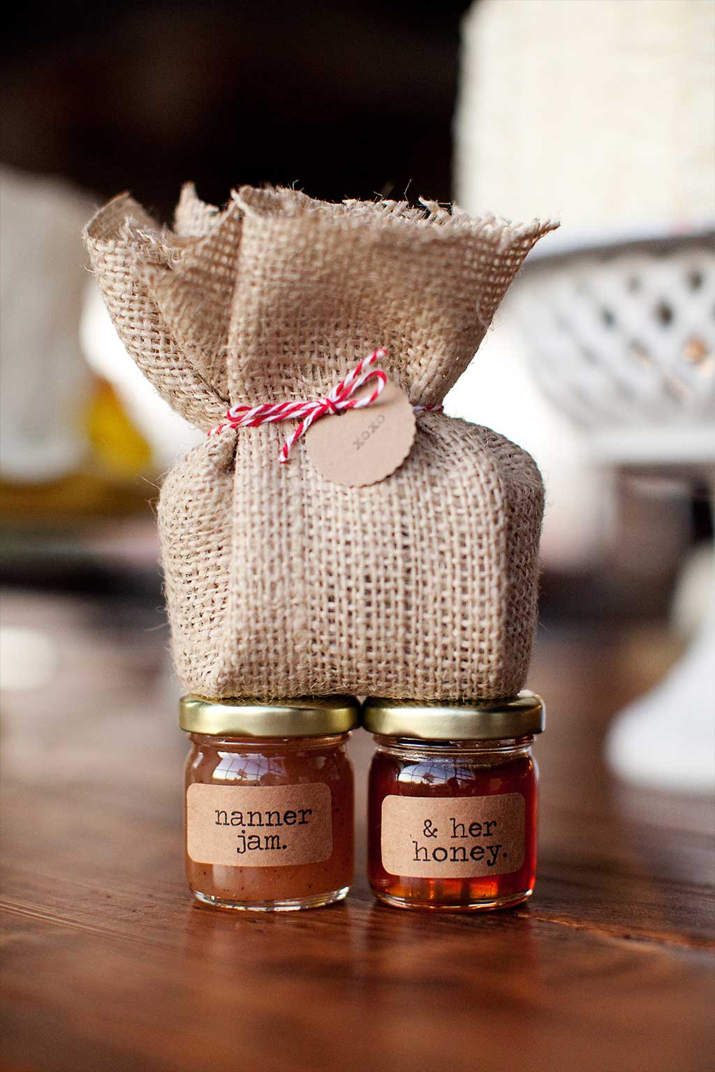 burlap bag and honey and jam wedding favors