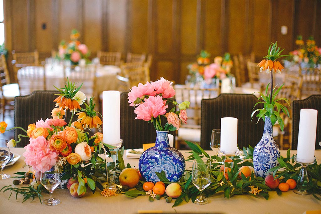 Wedding blue and white porcelain centerpieces with greenery and fruit garland